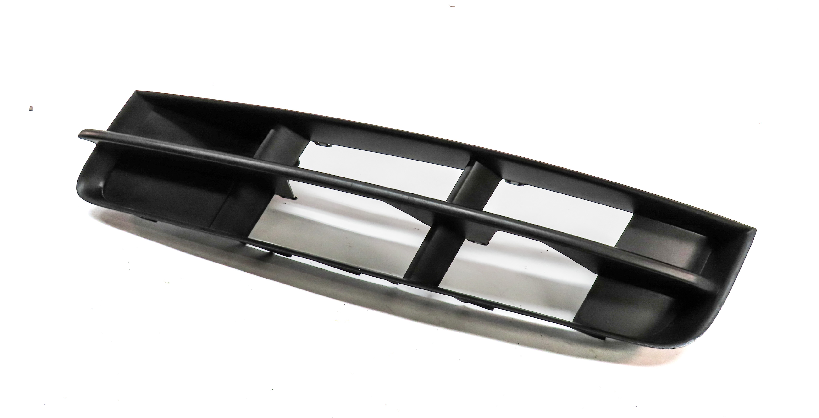2013 AUDI Q7 (4L) FRONT LEFT DRIVER LOWER BUMPER VENT GRILLE TRIM END — exact item pictured